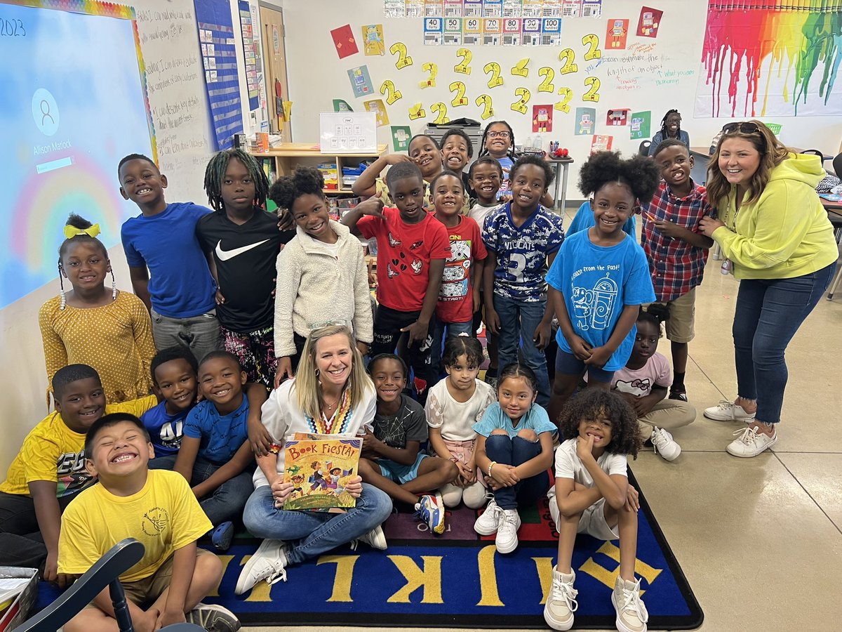 kristigarcia2's tweet image. Un día maravilloso @TCSSkyland celebrating #HispanicHeritageMonth2023 @TCSBoardofEd @TCSESL @AngieFMorrison @JenniferWEggers