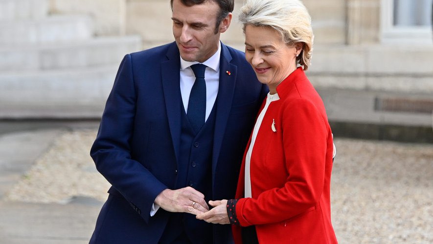 f_philippot's tweet photo. Très intéressant !

Le samedi 7 octobre, pile au même moment :
- Ursula #VonderLeyen fera la rentrée de Renaissance, le parti de #Macron
- Nous serons dans la rue pour réclamer le #Frexit et, au passage, exiger d’Ursula ses SMS avec Pfizer !

D’un côté la soumission à l’UE, de l’autre côté la France libre !

Que chacun se positionne !