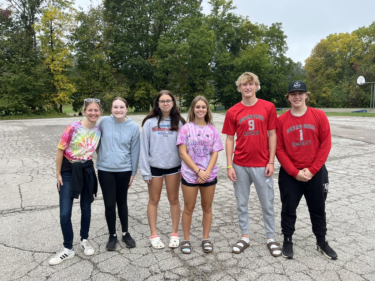 MrsFallis's tweet photo. I’m so proud of this group of high school students. They were amazing role models this week. Patient, kind and so much fun! @DanBlackBGCS @TedHaselman https://t.co/0qj2Hm70qv