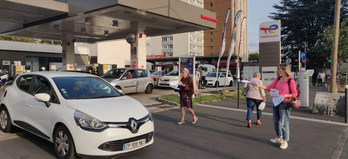Contre la vie chère nous avons des solutions :
📍augmenter les salaires !
📍Bloquer les prix
📍 Constituer un grand pôle public de l'énergie avec Engie, EDF et Total nationalisés