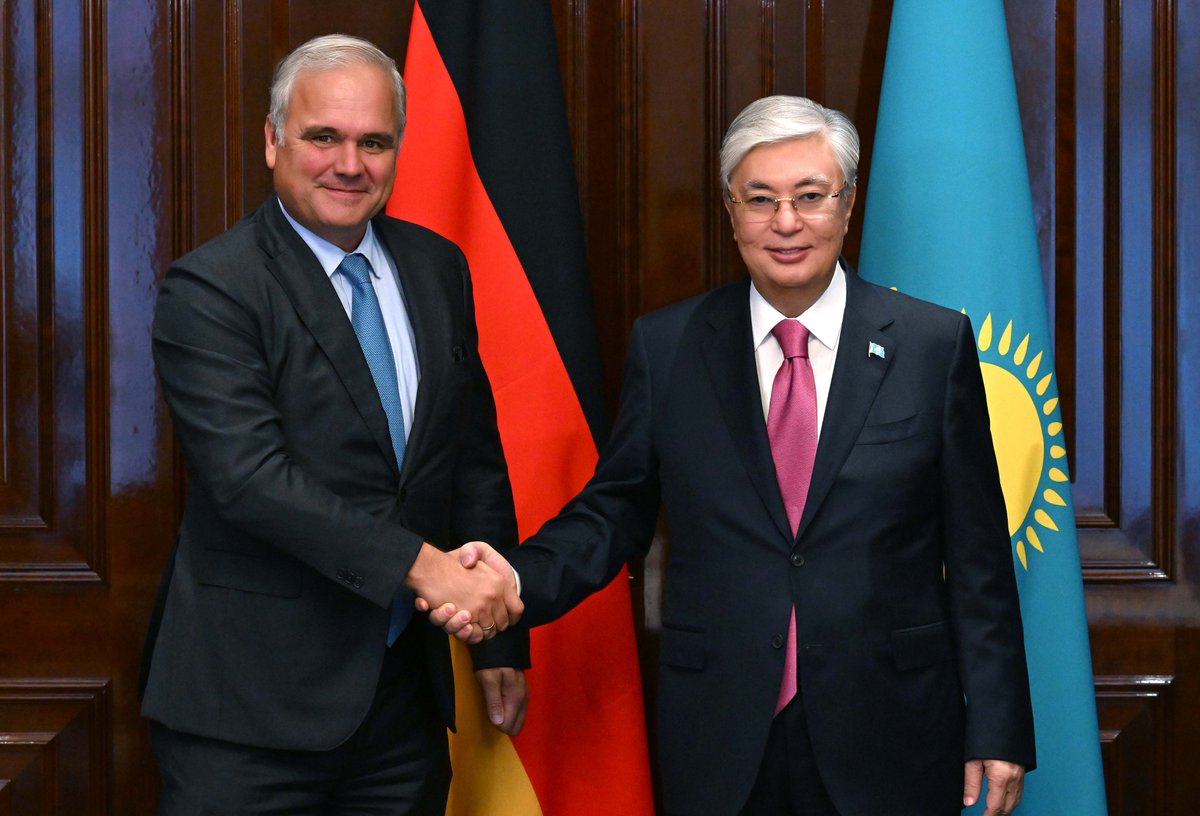 The President holds a conversation with <a href="/stefanoelrich/">Stefan Oelrich</a>, Member of the Board of Management of Bayer AG

akorda.kz/en/the-preside…