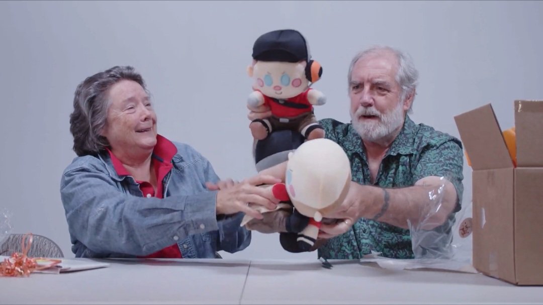 NibletsCriblet's tweet image. I'm so happy that I got to gift my plushies to the #TeamFortress2 voice actors! Seeing their faces as they open their gifts makes my heart swell. 💖

Thank you so much to @ShorKtf2 and several others for helping to make this possible! I couldn’t have done it without you! #TF2