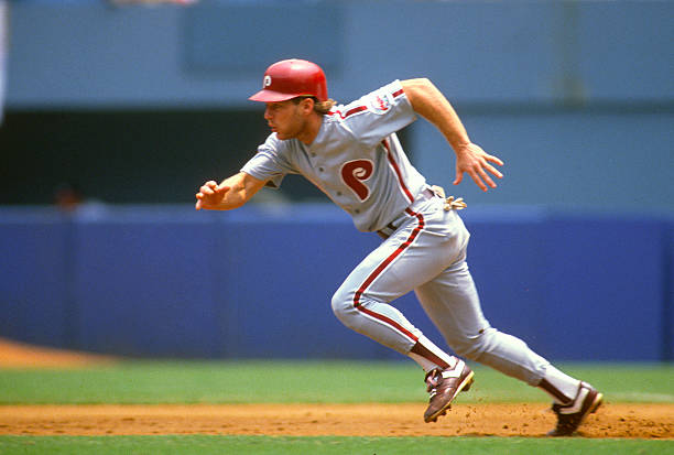 RankingSomeGuys's tweet photo. Lenny Dykstra, 1990
.325/.418/.441, 691 PA, 106 R, 192 H, 35 2B, 33 SB, 89 BB, 139 wRC+, 8.9 bWAR, 9.0 fWAR https://t.co/XHTPctXvP8