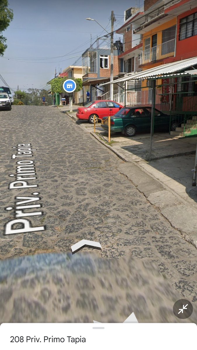 Cochera libre!

El paso peatonal "banqueta" es invadido a diario por los vecinos de la calle primo Tapia de la Col. E. Zapaata.

Asi tengan su cochera libre prefieren dejar sin paso a los peatones y estudiantes que circulan por ahy.

<a href="/VialidadXalapa/">Vialidad Xalapa 🚦 VX 🌎</a> @SOMOS_XALAPA @XalapaNacional