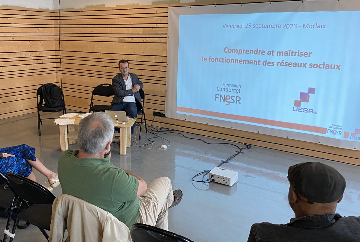 fede_PS29's tweet photo. Fin de la première journée de la #RentreeSocBzh2023 à #Morlaix en présence de @HeleneGeoffroy présidente de la #FNESR, pour des formations sur l’Europe 🇪🇺et les réseaux sociaux pour les https://t.co/Et53fU8wip breton.nes animées par @clergeau et @FortetClair et @tug_g https://t.co/OdNy0r5gRm