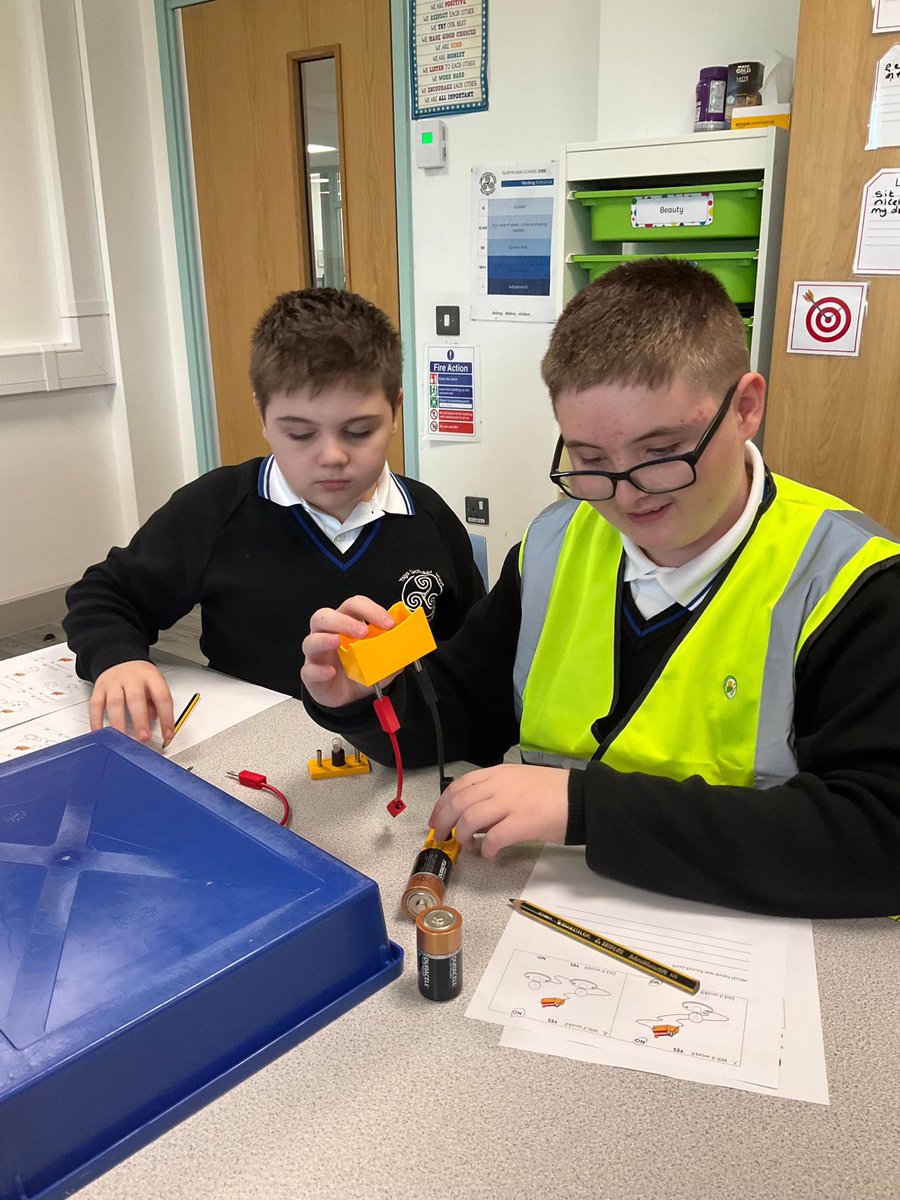 islwynsrb's tweet photo. Sirhowy continued our Rise of the Robots topic in earnest this week. We looked at magnets and how they work, made electrical circuits and even found time for some basketball skills in the sports hall! There was a visit out on Friday tooโฆ #allinaweek #toobusylearning https://t.co/GIjr11aR9O
