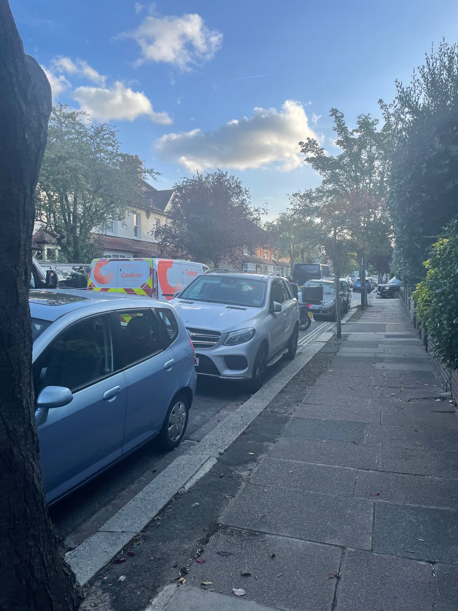 KatMayer1979's tweet photo. @sarahjolney1 and @LibDems when will something be done about the HORRENDOUS traffic on the small narrow residential roads in East Sheen that seem to have become a major cut through for commuter traffic. These photos were taken today on Church Road and Vernon Road SW14. https://t.co/VInPEKX0S1