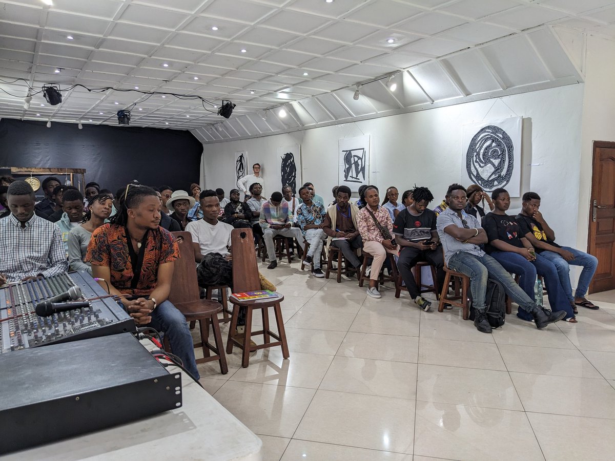 MoniqueMpabuka's tweet image. #Goma 
Une table ronde des artistes sur la nécessité d&apos;une coopération culturelle autour des #intérêts communs entre l&apos;Afrique et la France. Et la jeunesse congolaise s&apos;est exprimée sur cette question dans la grande salle de @ifgoma
#Construire_Ensemble
 @depaul_bakulu