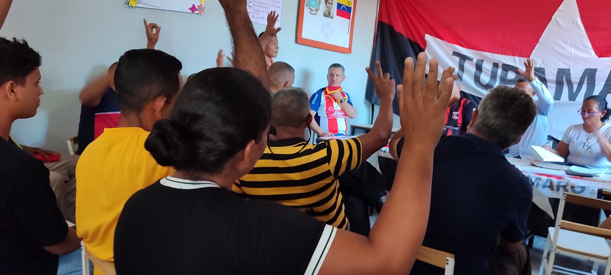 tupa_tv's tweet photo. Seguimos avanzando en el fortalecimiento de nuestra Organización Política TUPAMARO. El compromiso es de todos. "¡Leales Siempre!"

¿Y DÓNDE ESTÁN LOS TUPAMAROS?
¡APOYANDO A NICOLÁS!

#VenezuelaDeValoresYCultura @NicolasMaduro @dcabellor @WBenavides_MRT @TupamaroMRT https://t.co/WOj1Zj7Dps
