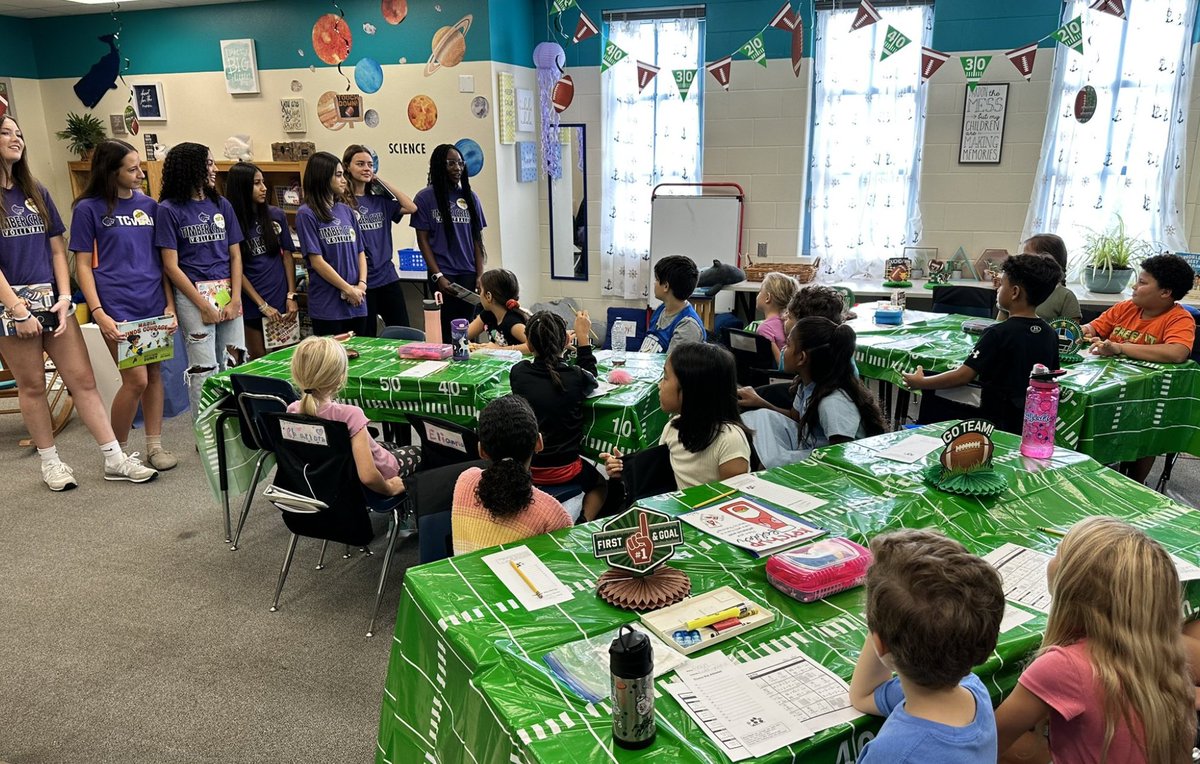 Our students went to Camelot ES to support the 'Rock your School' 🎉 #Rockyourschool #TCLife @OCPSnews @hsdocps