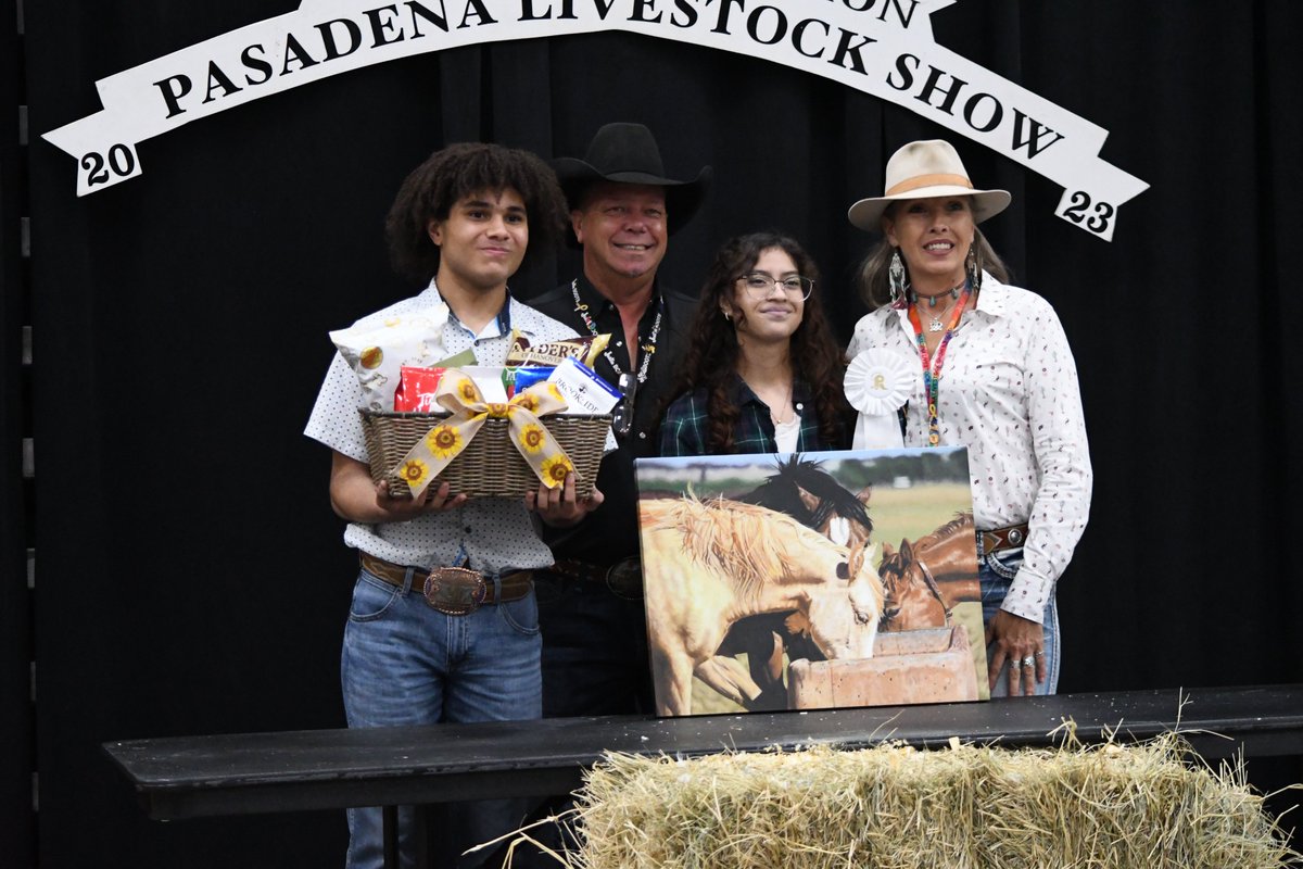 TexanArt's tweet photo. On Thursday, four Texans auctioned artwork at the Pasadena Livestock Show and Rodeo. They sold their work for a total of $10,000. Estefania Longoria- Reserve Champion, Allisen Ambrosio- 3rd Place, Julio Sosa- 4th Place,Tadeo Martinez- 6th Place. #TexanMagic @SamRayburn_HS 🏆 https://t.co/dEEk0oMSUn