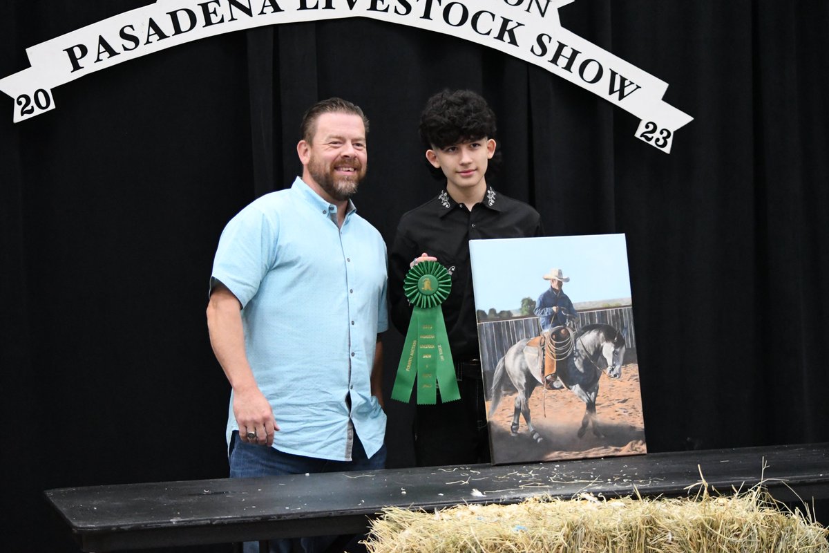 TexanArt's tweet photo. On Thursday, four Texans auctioned artwork at the Pasadena Livestock Show and Rodeo. They sold their work for a total of $10,000. Estefania Longoria- Reserve Champion, Allisen Ambrosio- 3rd Place, Julio Sosa- 4th Place,Tadeo Martinez- 6th Place. #TexanMagic @SamRayburn_HS 🏆 https://t.co/dEEk0oMSUn