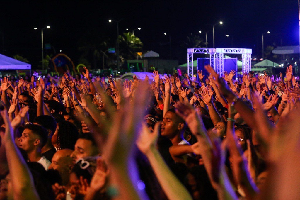 sufotur's tweet photo. Após sucesso de público e mídia em Salvador e Camaçari, chegou a vez de Feira Santana receber a terceira edição do Canta Bahia, que acontecerá hoje (29) e amanhã (30 de setembro), no campo ao lado do Boulevard Shopping, Avenida João Durval Carneiro, Caseb. https://t.co/TVTlLlUrjP https://t.co/LKHLfCyxxV