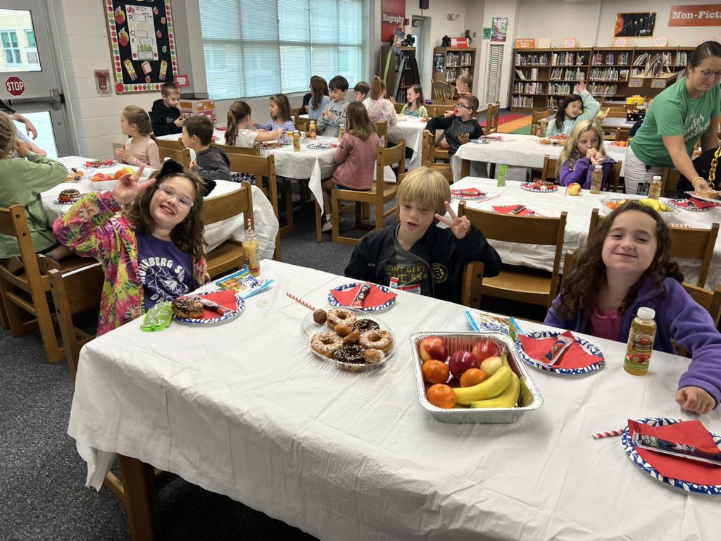 aqrusso's tweet photo. Thank you @PTO_DES  for the amazing Class Breakfast this morning! 🍩🍎🍌🍊 https://t.co/z7qevZR5c8