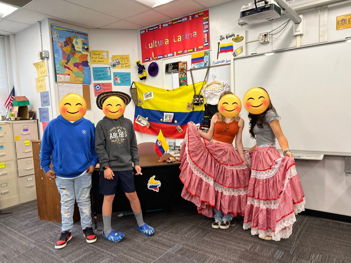 TeacherMariaG's tweet photo. Hispanic Heritage Month. My #HowICNX students #UnitingOurWorld
 by sharing their culture with some classmates. @ParticipateLrng https://t.co/Qb6tLHuB0d