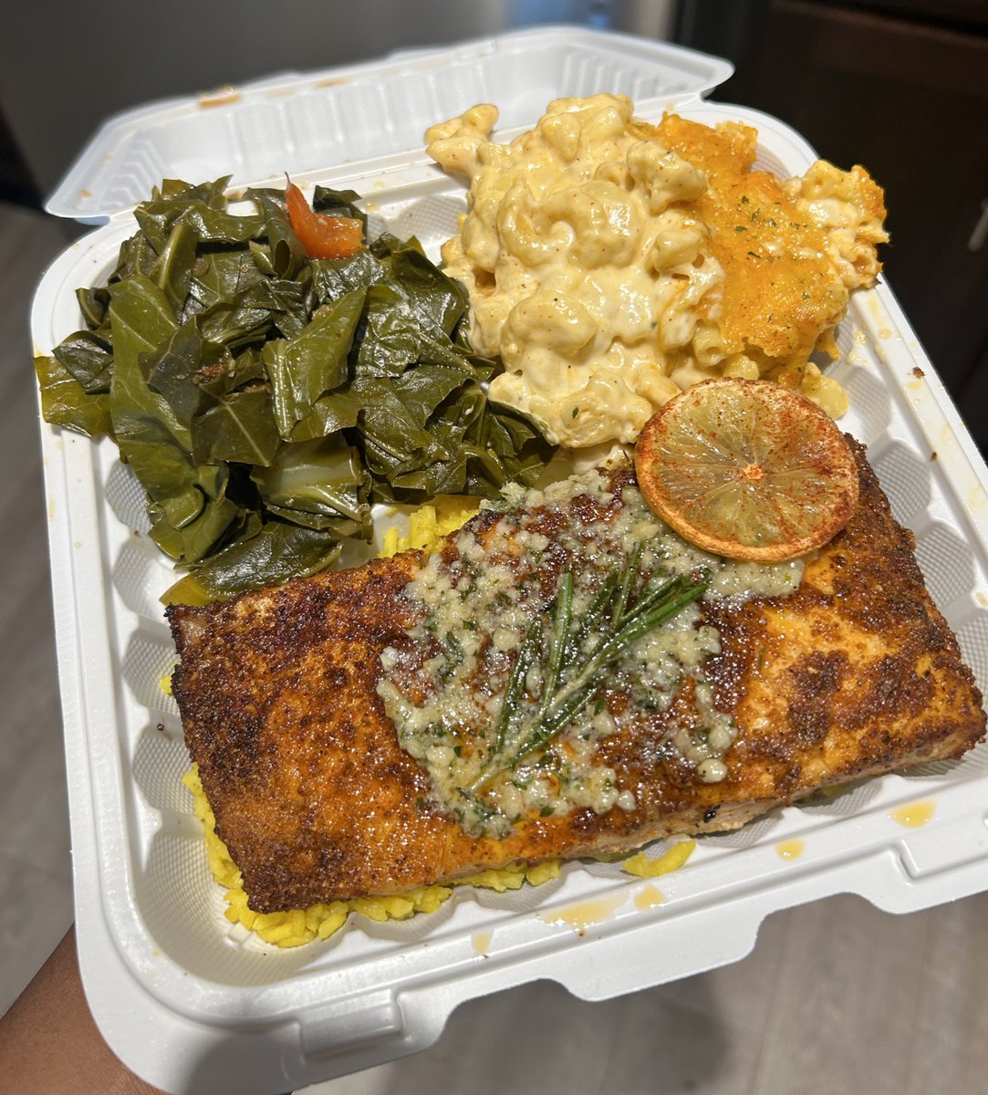 joyfultaste_'s tweet photo. Rosemary Garlic Salmon Plate 🔥🤤 Message @joyfultaste_ to place a pre-order. Follow us for more updates on the menu every week! 🤍 https://t.co/1grxDWdRve