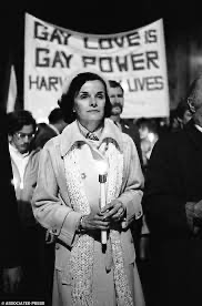 JamieforOregon's tweet photo. There are some people who define an era, or who lead the transition between the chapters of history. The political world that Senator Dianne Feinstein grew up in was very different from the one she helped create.

Back then, women leaders were the exception.
1/5 https://t.co/hbBPvJVg7c