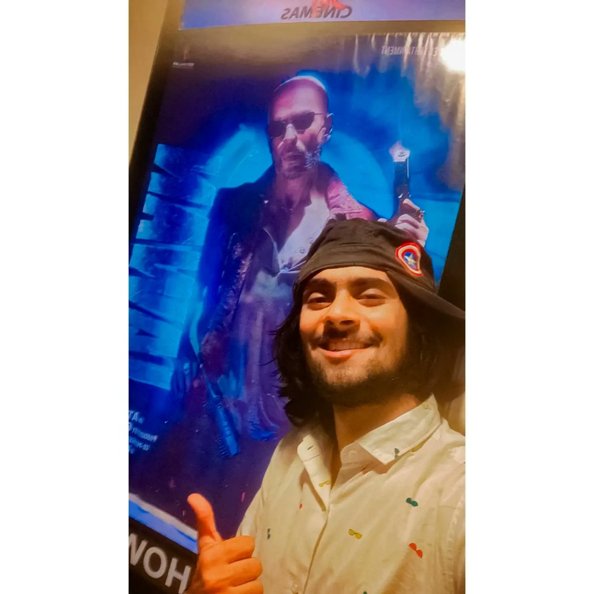 rigunique's tweet photo. "मैं कौन हूं, कौन नहीं, पता नहीं ! मां को किया वादा हूं या अधूरा एक इरादा हूं , मैं अच्छा हूं, या बुरा हूं, पुण्य हूं या पाप हूं यह खुद से पूछना, क्योंकि मैं भी आप हूं ।।  🙌❤‍🔥✨
#ShahRukhKhan𓀠  #GOAT𓃵
 #Jawan #JawanTsunami #JawanCreatesHistory https://t.co/bLuRSIHXAa