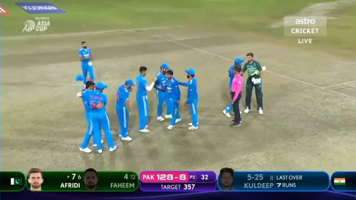 ArunTuThikHoGya's tweet photo. Defending 340+ Runs Isn't Everyone Cup of Tea  #PAKvsNZ https://t.co/qEs90bOCmX