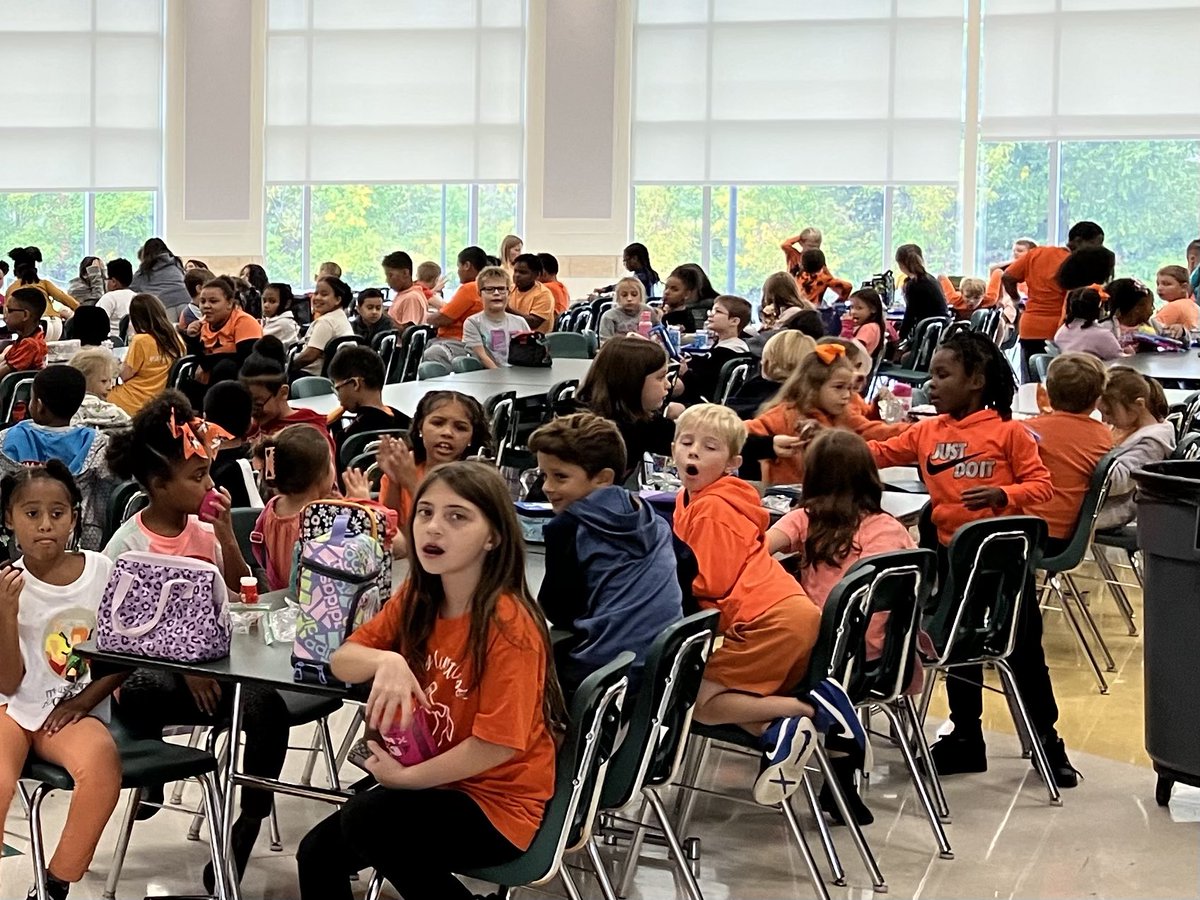 Beverly Elementary having a Wear Orange event in support of James O’Reilly, who was diagnosed with leukemia earlier this year. #TPSProud