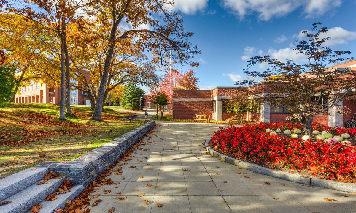 With SO many different ways to visit colleges, it can be overwhelming to decide what’s best for you and what visits to do when. We’re here to help! Read our #blog post to learn more about your visit options: bit.ly/3CRWn8Y #UNE #visitUNE #collegevisits