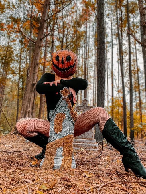 Letting my inner spooky slut out 🖤🎃 https://t.co/bpsSDJKOEE<a href="/tag/snapslut"class="tags"><span>#snapslut</span></a><a href="/tag/messymondays"class="tags"><span>#messymondays</span></a><a href="/tag/tittyteasing"class="tags"><span>#tittyteasing</span></a>