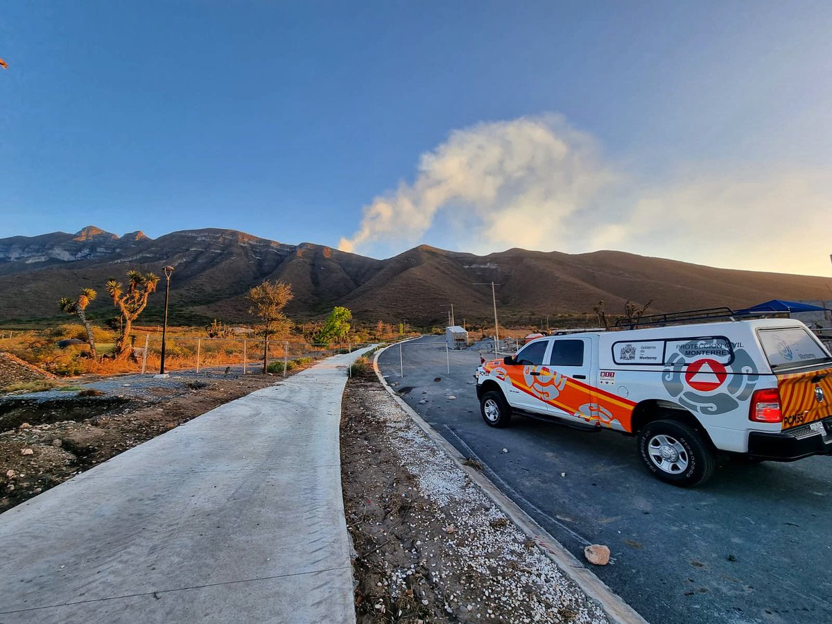 pc_mty's tweet photo. ¡Buenos días y feliz viernes a todos! 🌞 En Protección Civil de Monterrey estamos siempre dispuestos para ayudar en cualquier emergencia. ☎️ Si te encuentras en una emergencia llámanos directamente al 📞81 51 02 89 17 o llama al 911. ¡Ahora nos cuidamos juntas y juntos! https://t.co/S2cY55NEH4