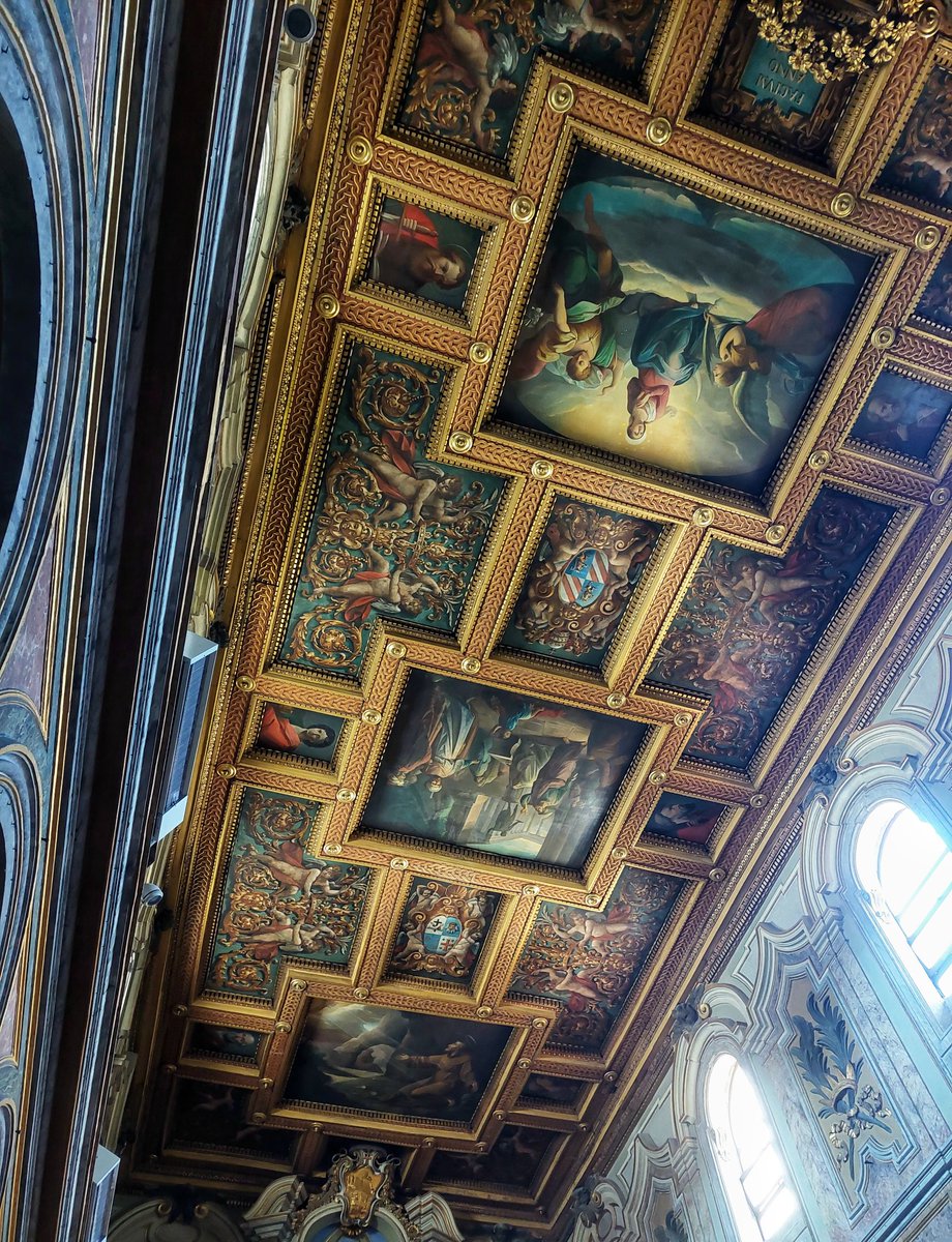 Lo straordinario soffitto ligneo della basilica di S. Bartolomeo all'Isola.
(#Roma 📷mia)