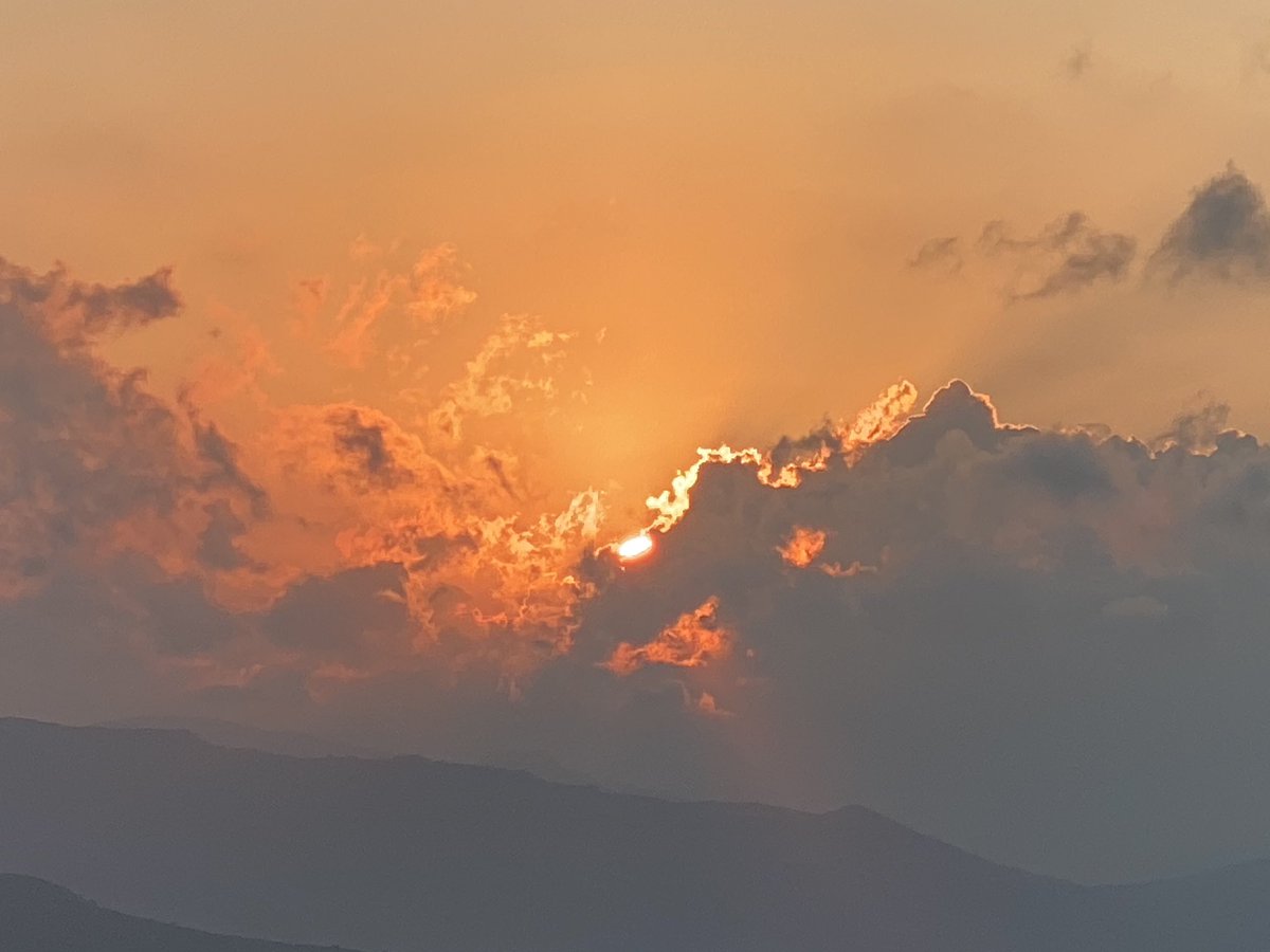 Lino_Scaccia's tweet photo. Buona serata a voi.. anche questo venerdì volge al termine e ci apre al fine settimana.. finalmente!
#BuonaSerata #AlTramonto #BuonaSerataATutti #SeraBuona #Sera #Tramonto https://t.co/TlmCUrP7MA