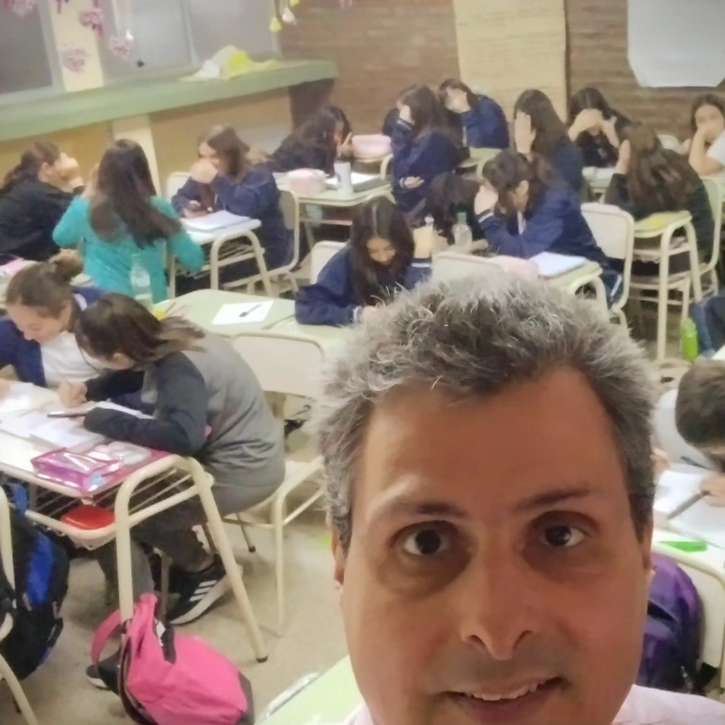 germanlanfranco's tweet photo. Las matemáticas cobran otro valor cuando aprendemos a programar. Y primer año del IPEM 37 se luce con Python, mientras codifican secuencias numéricas, múltiplos, incrementos y números negativos.
Hoy programaron la cuenta regresiva de un cohete de la NASA. https://t.co/Sr5sSb4ytM