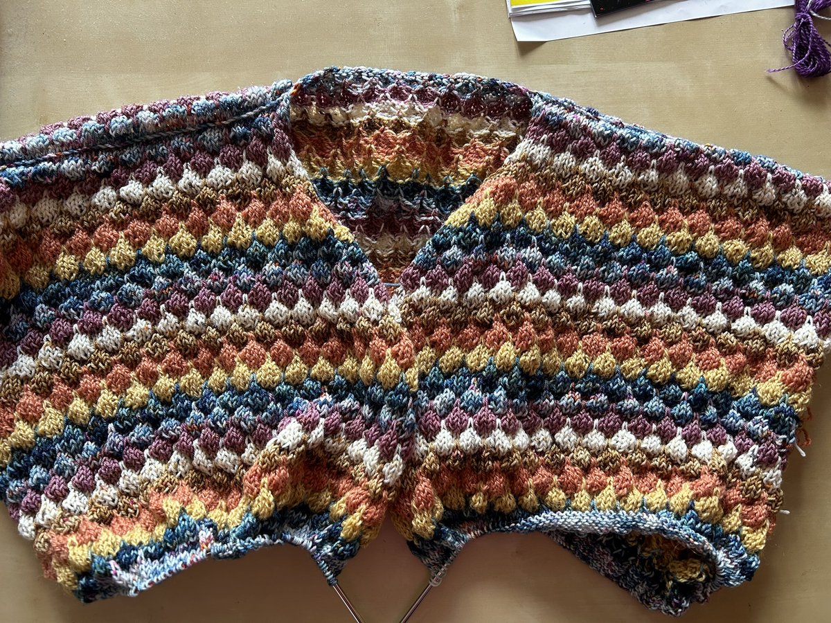 KnitWit78's tweet photo. Hello all still on #knittingtwitter! This is what I’ll be working on this weekend, when I’m not convincing people to buy me birthday drinks! 

Westknits bubble cardi with a mixture of yarns. Cream coloured ribbing and cuffs eventually. It’s ever so lovely and soft! https://t.co/k3oThO7HD9