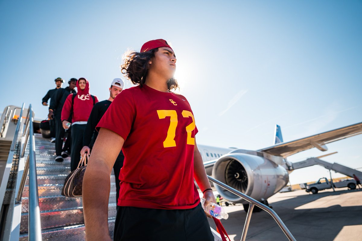 uscfb's tweet photo. we’re here. ✈️✌️ https://t.co/EJFeW4PcBK