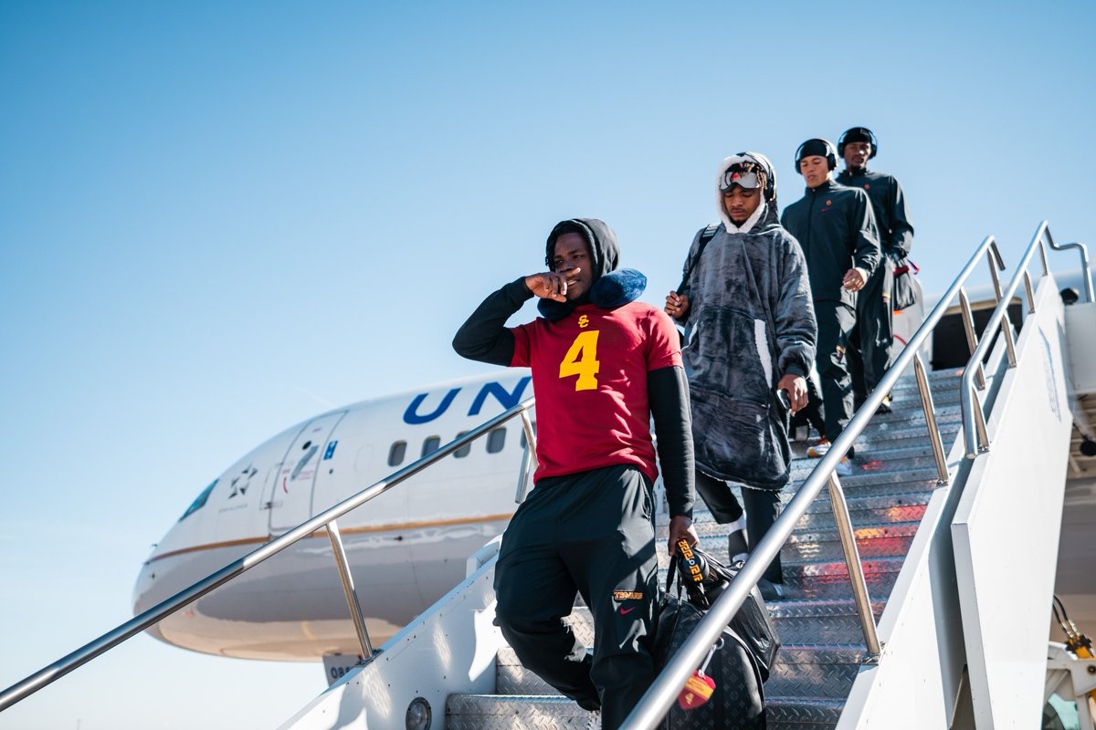 uscfb's tweet photo. we’re here. ✈️✌️ https://t.co/EJFeW4PcBK