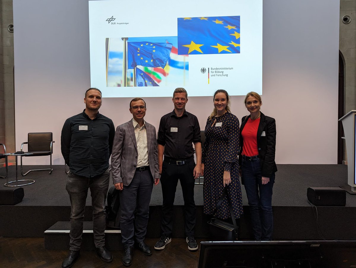 #Zusammenhalt in #Europa durch #Religion

Das ZER-Team (leider fehlt Katharina) auf der Abschlusstagung der @BMBF_Bund Förderlinie in #Berlin.

<a href="/TU_Dortmund/">TU Dortmund</a>