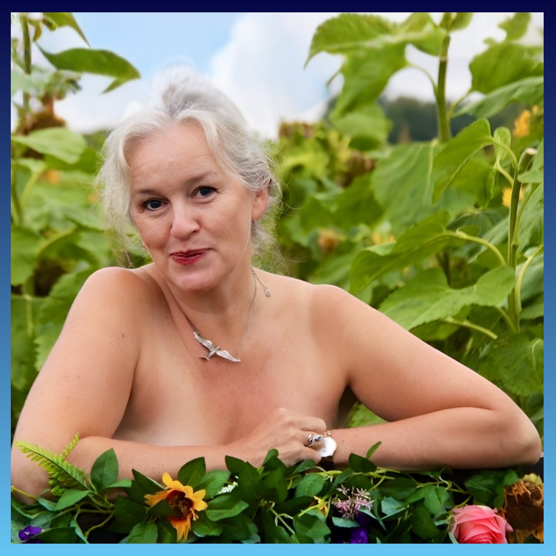 Meet 𝐀𝐧𝐧𝐢𝐞 (played by the wonderful Rachel Wells) and the other Calendar Girls on stage from 8th - 11th November 🌻

theatreroyalwinchester.co.uk/whats-on/calen…

#CalendarGirls #GaryBarlow
#Winchester #WhatsUpWinchester #WhatsOnWinchester #LocalTheatre #Hampshire #HampshireEvents  #AmDram