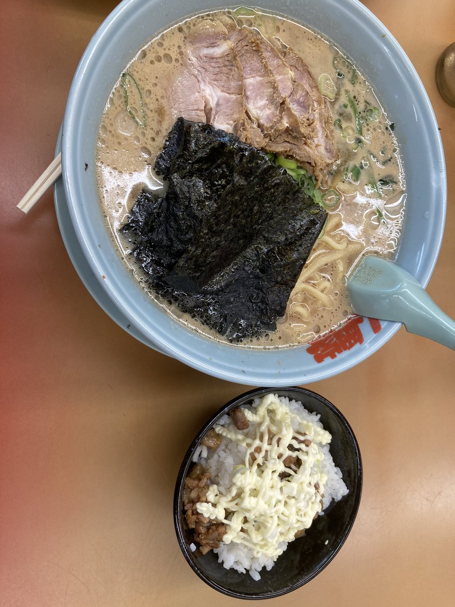 wKAIOw's tweet photo. また夜中にラーメン食べに来た https://t.co/NOyAApnWGo