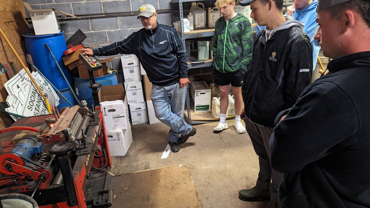 DelValTurf's tweet photo. Field trip to Pinecrest CC. Got the full tour by Brandon Martin along with dew whipping and reel grinding on #screenfreefriday @DelVal https://t.co/H5hNI3fPRw