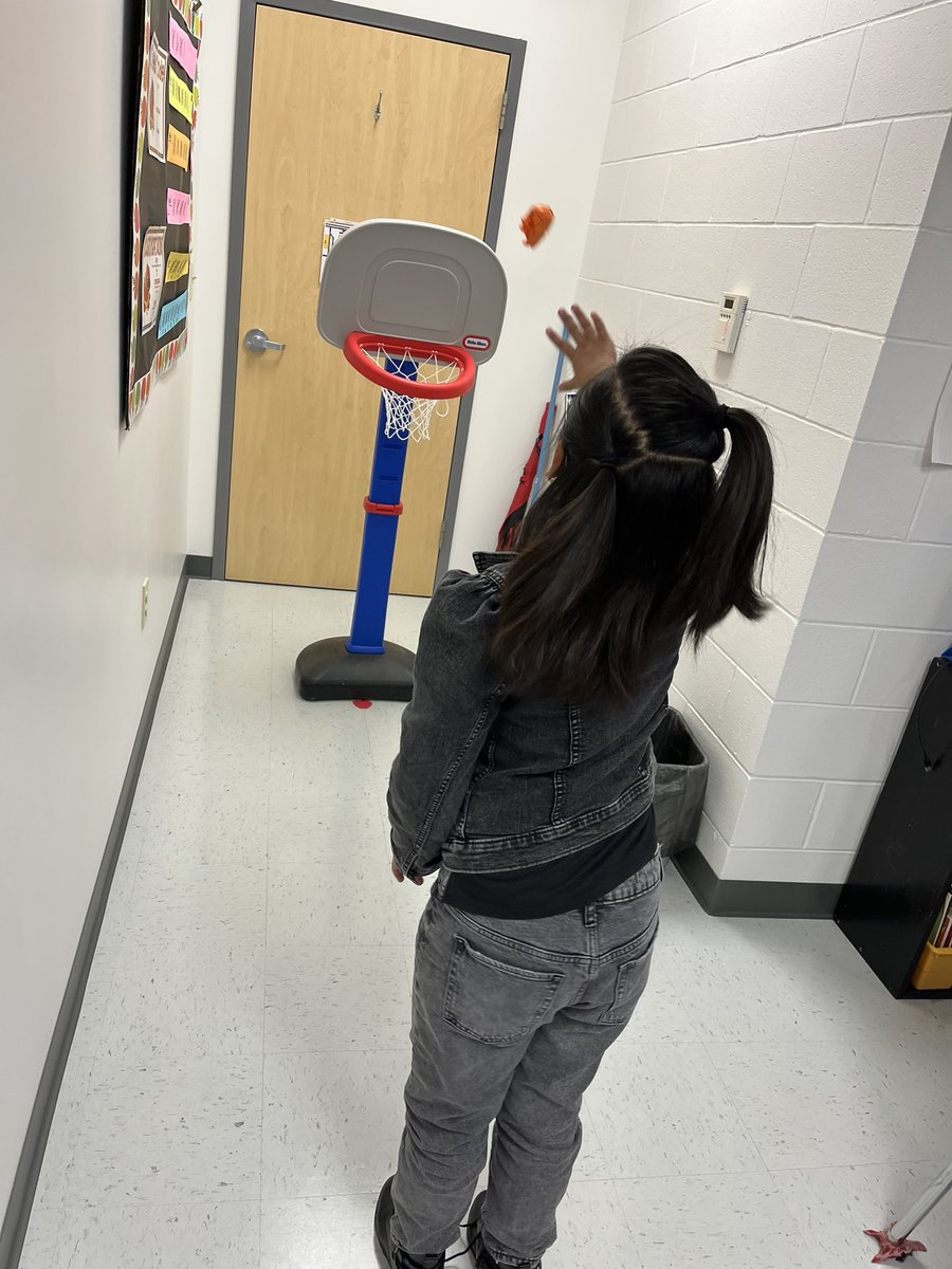 eslrocks_sce's tweet photo. Rock Your School day: work, wad, and shoot! πβΉοΈββοΈ
#eslrocks https://t.co/xnNnlRaEHu