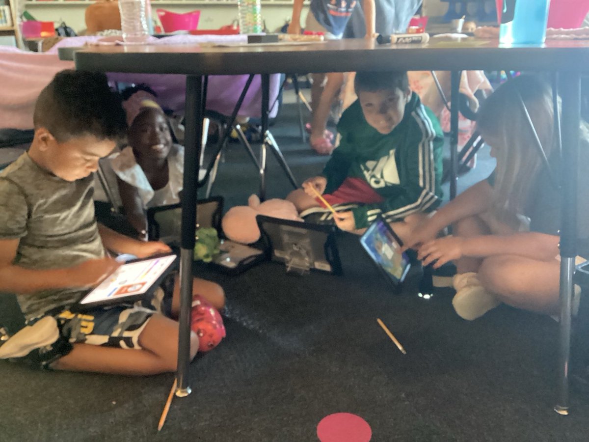 JenniferRu's tweet photo. Loving our fort day!!🥰 @ClardyElemNKC https://t.co/BZnDTN8ES1
