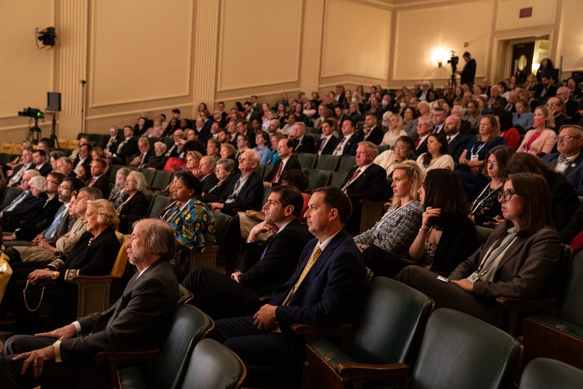 White House History tweet media