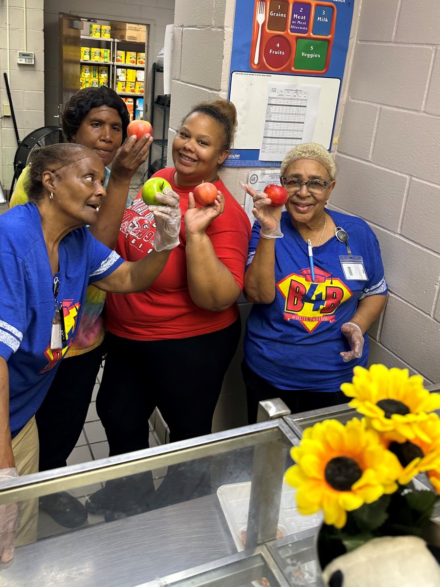 Students in Bibb joined others across the state to celebrate Georgia’s Harvest of the Month – APPLES – today with #Crunch4Lunch. Bibb students tasted Honeycrisp, Granny Smith and Crimson apples from B.J. Reece Orchards, a family owned and operated orchard in Ellijay, Georgia!