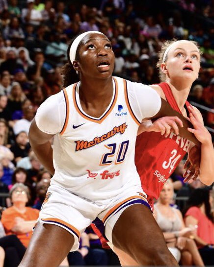 CoachJeffWalz's tweet photo. #CardNation help @louisvillewbb wish Happy Birthday to @e_brezzy02 🥳Hope you enjoy your birthday Liz! Proud of you! https://t.co/KLOV7fxF5Y