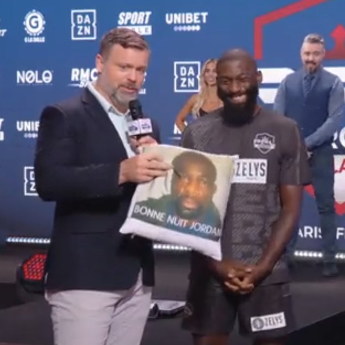 MMArena_'s tweet image. REGARDEZ COMMENT IL EST FIER JSUIS MOOOORT