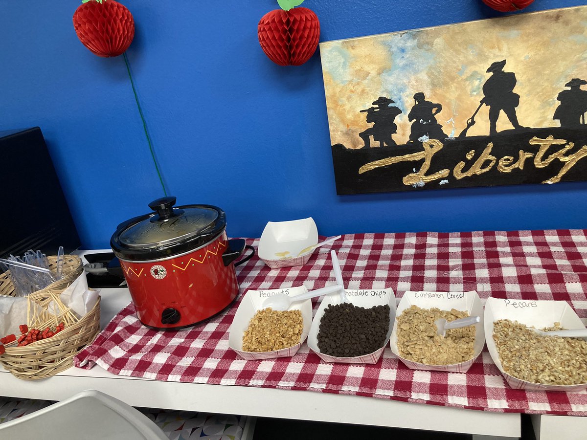Library4Liberty's tweet photo. @ljhpatriots #Proud2bLJH Today we hosted an Apple Bar for our Apple-solutely amazing teachers and staff
#RISDWeAreOne @imedrena https://t.co/mp0AOfA1g1
