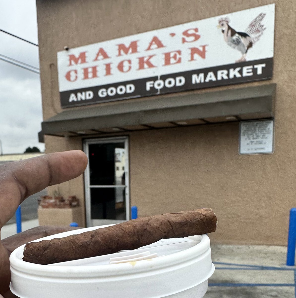 iTO_OTmyTWEETER's tweet photo. #MamasChicken pull up!! https://t.co/YFb1HsBRcv