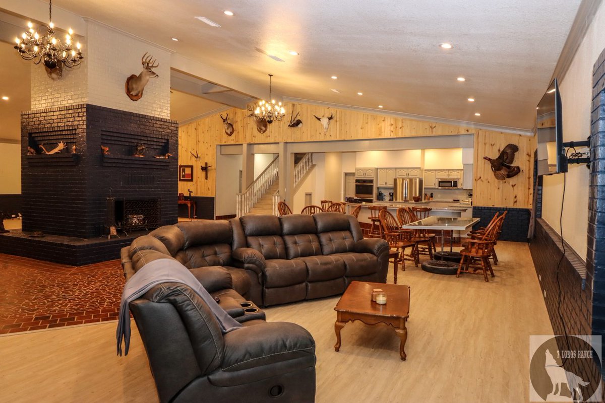 7LobosRanch's tweet photo. Relax in luxury after a thrilling day of exotic hunting! Contact us today to book your stay: https://t.co/RGhSHSheHT

#7LobosRanch #TeamBuilding #Hunting #Resort #Corporate #Events #EastTexas #ExoticAnimals #Adventure #Lodge https://t.co/NZDLEQetom