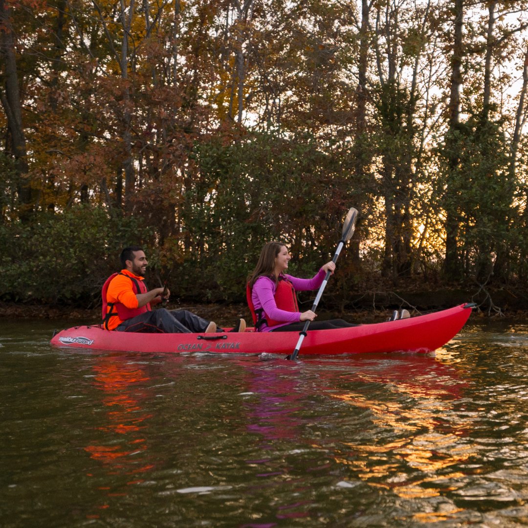 VAStateParks's tweet photo. Before paddling this fall, consider the 120 rule - meaning that if the air &amp; water temperatures don't add up to 120, with a water temp of 60°F+, you should wear a wet/dry suit. Water below 45°F? Pick a different activity.
Water temps: https://t.co/19iPSPHBO4 #safetytip #paddleva https://t.co/eiIiYhMguE