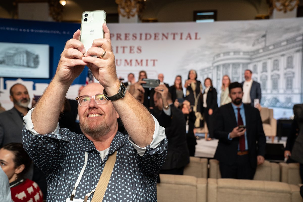 White House History tweet media