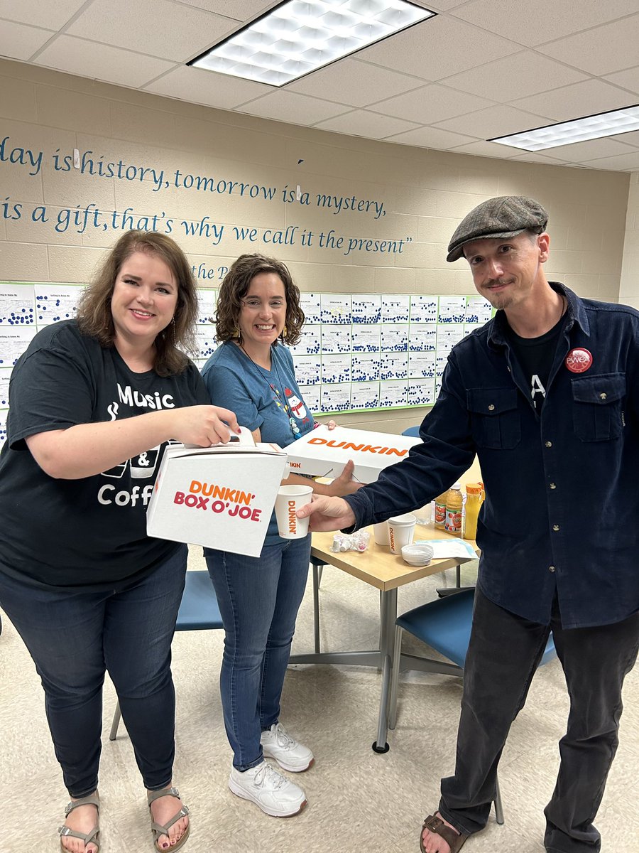 KyleRWilsonES's tweet photo. Thank you Jerod Gay of #PWEA for treating our staff with donuts and coffee on #NationalCoffeeDay!

We really appreciated having this little jumpstart to our Friday. https://t.co/J4P6QJchXN