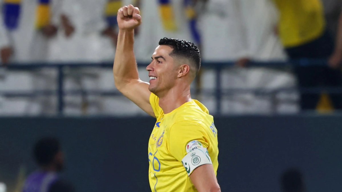 ArobaseGiovanny's tweet photo. C'est le moment où il faut se mouiller la nuque.

Cristiano Ronaldo sur ses 6 derniers matchs en championnat : 

⚽️⚽️⚽️⚽️⚽️⚽️⚽️⚽️⚽️⚽️🅰️🅰️🅰️🅰️🅰️

(15 G/A, 10 buts, 5 passes décisives) https://t.co/VFOhEa0DsO